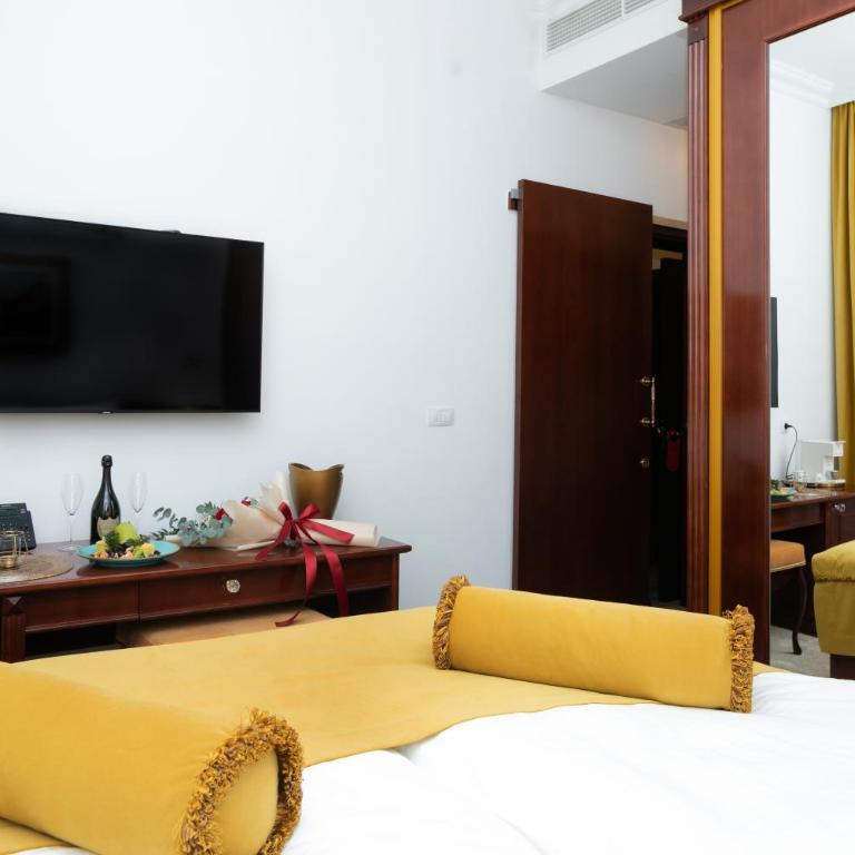 Hotel Integra Banja Luka - Dvokrevetna Soba sa Bračnim Krevetom - 4