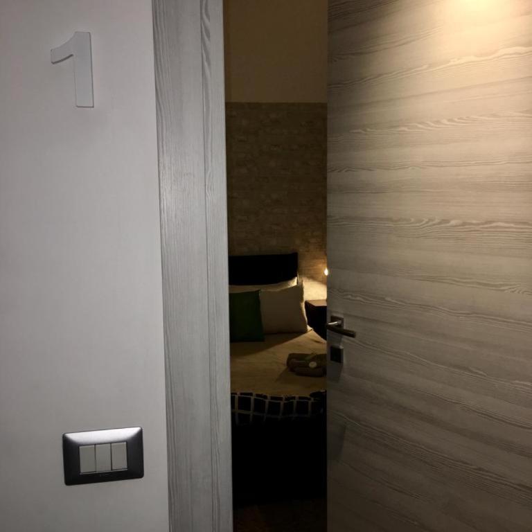 Minihomecatania - Double Room with Private Bathroom - 8