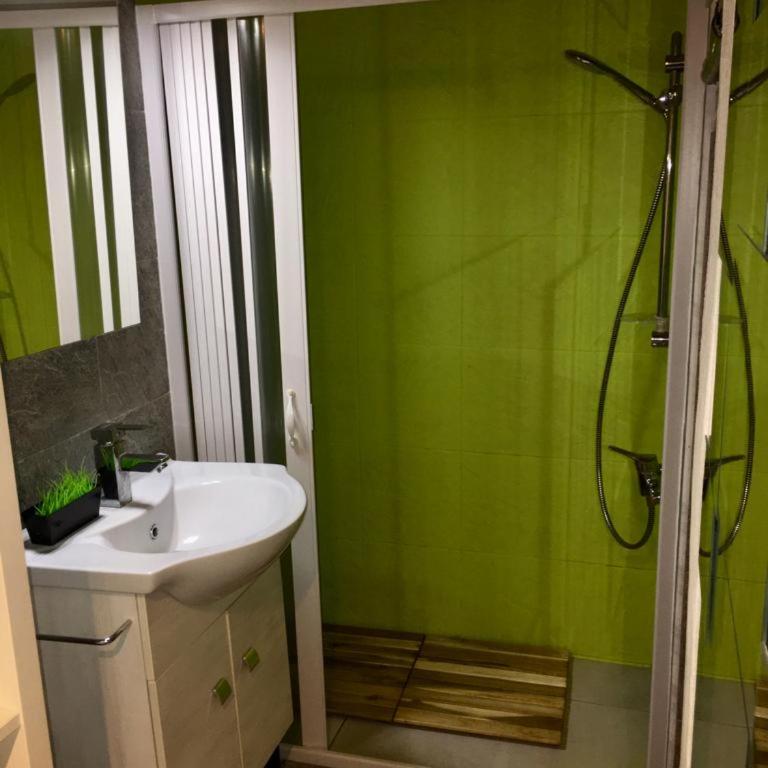 Minihomecatania - Double Room with Private Bathroom - 13