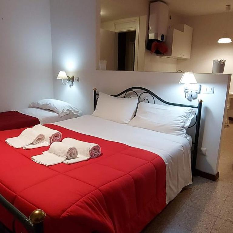 Marconi Rooms Loggia delle Erbe - Studio with Balcony - 4