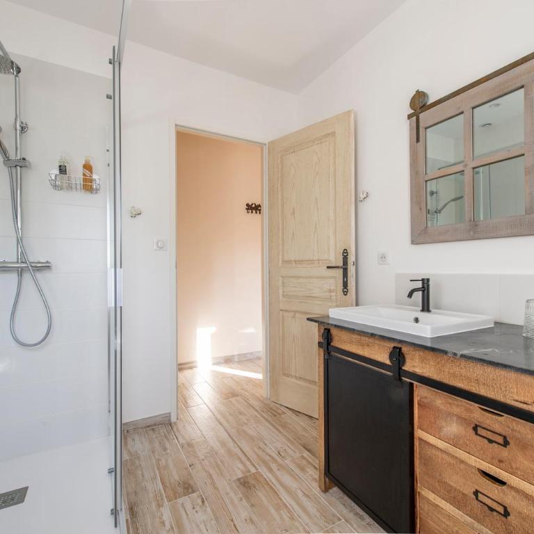 Mas Seraphin - Chambre Double avec Patio - 4