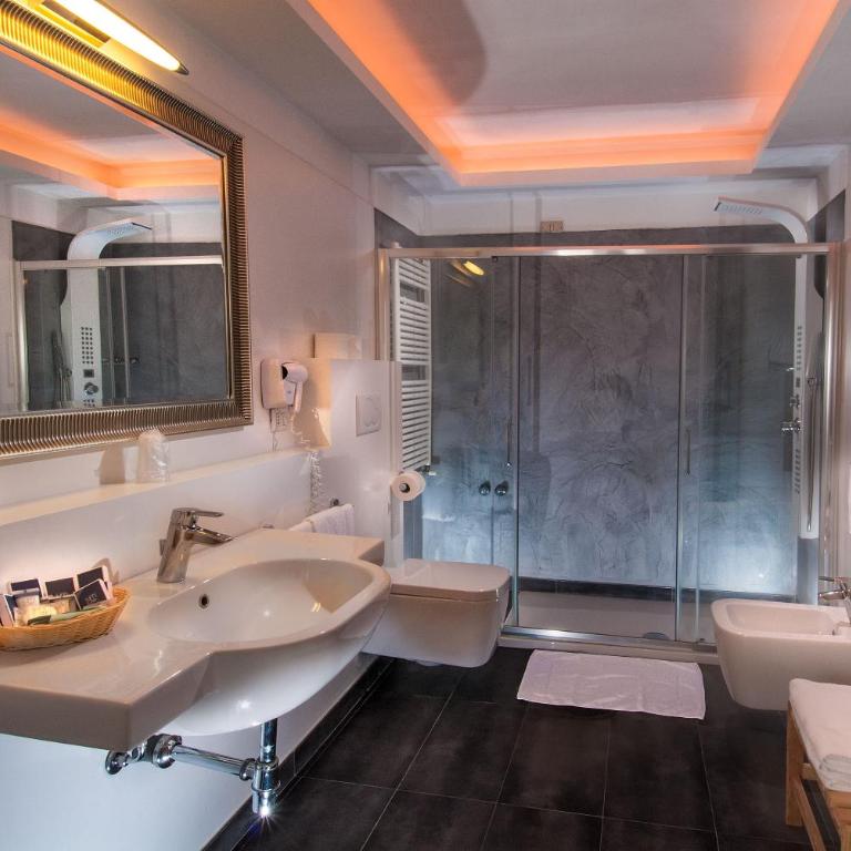 Hotel Mediterraneo - Deluxe Suite - 4