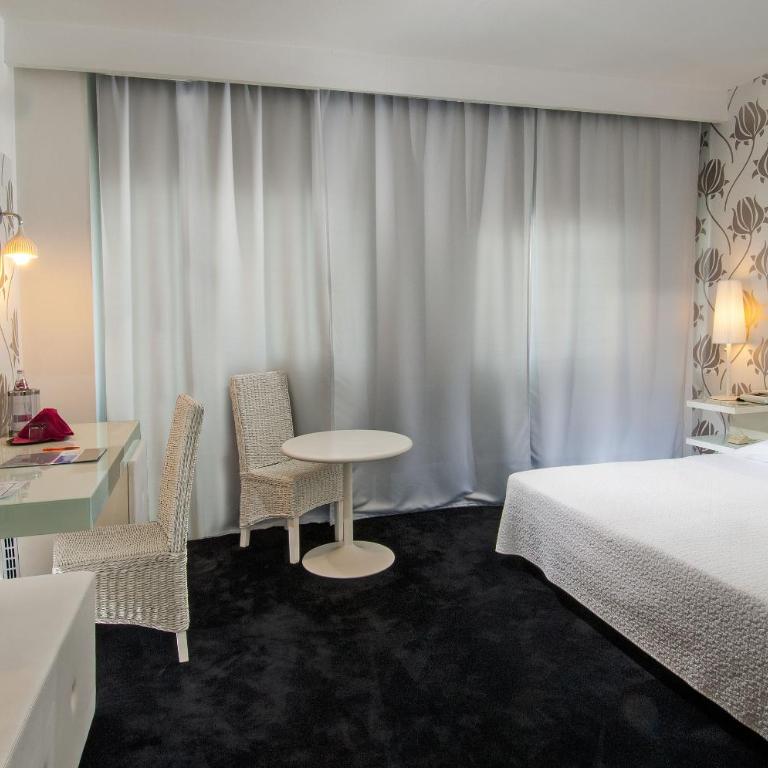 Hotel Mediterraneo - Double Room with Street View - 4