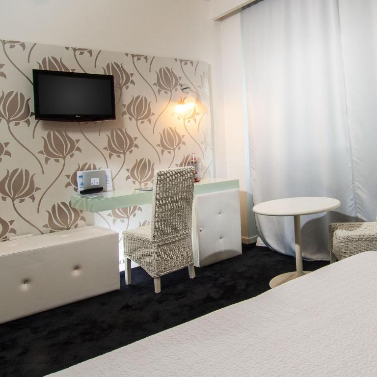 Hotel Mediterraneo - Double Room with Street View - 2