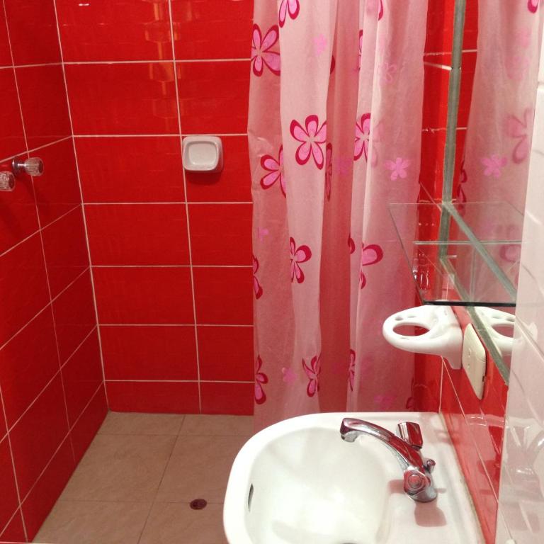 Hotel Los Gladiolos - Habitación Familiar con baño privado - 8