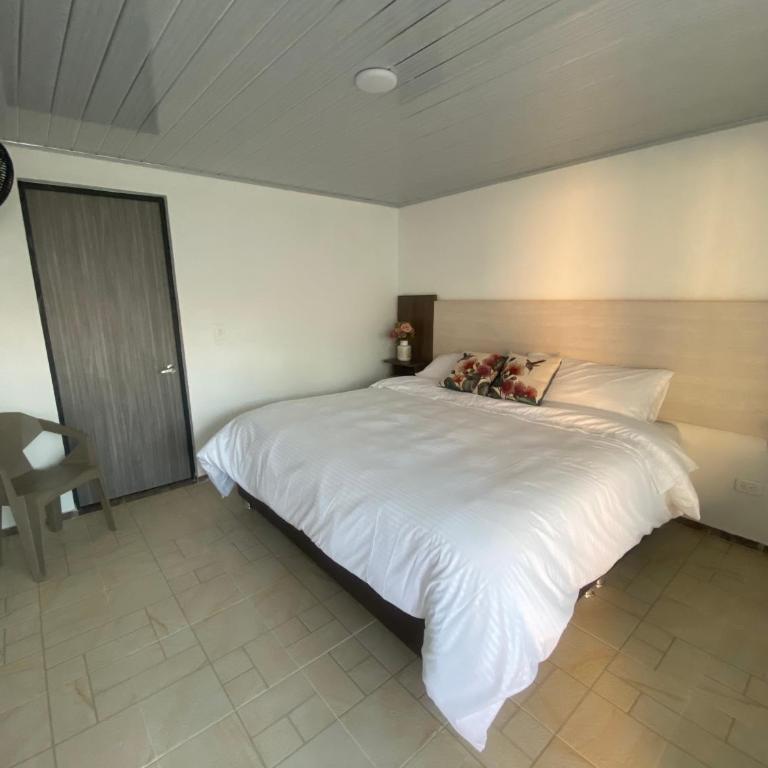 Hotel Celeste Inn Chinauta- Fusagasugá - Habitación Estándar - Cama extragrande - 5