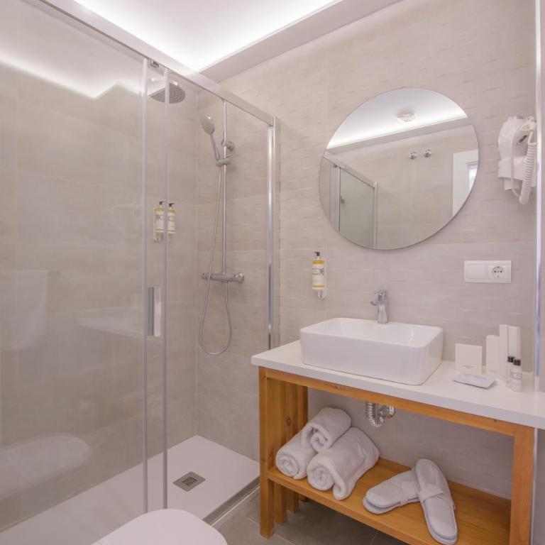 Hotel Boutique Sibarys - Adults Recommended - Habitación Doble con balcón y vistas parciales al mar - 12