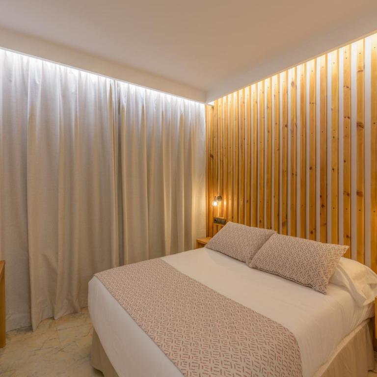 Hotel Boutique Sibarys - Adults Recommended - Habitación Doble con balcón y vistas parciales al mar - 13