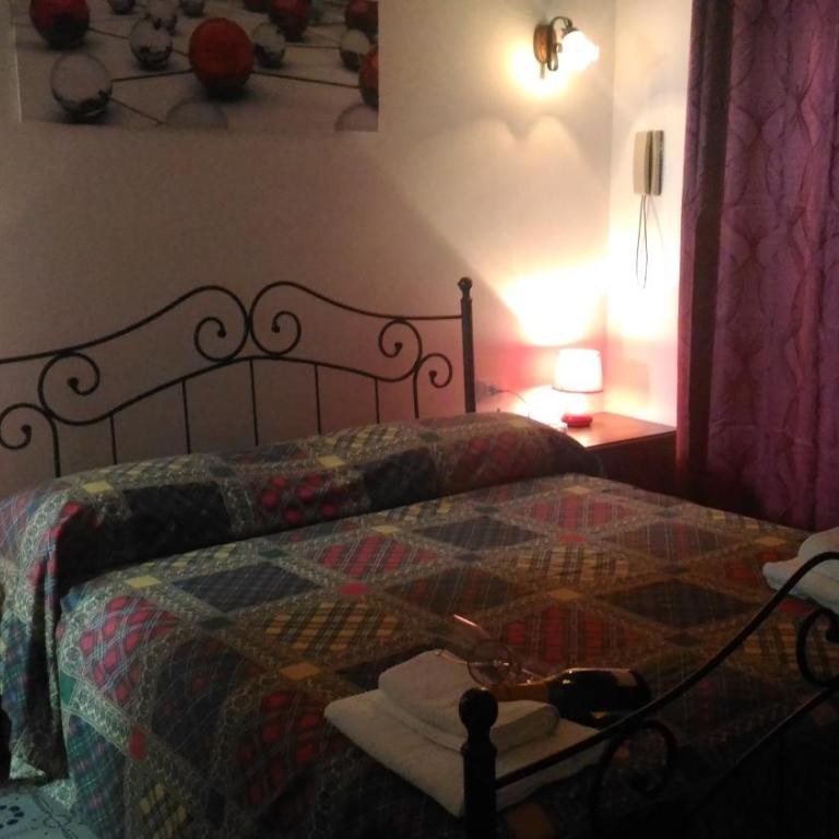Hotel California - Double or Twin Room with Private Bathroom - 6
