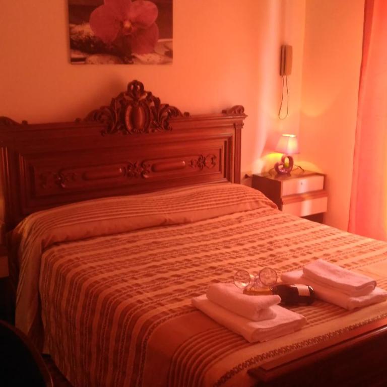 Hotel California - Double or Twin Room with Private Bathroom - 7
