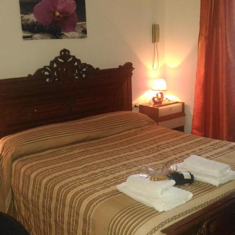 Hotel California - Standard Double or Twin Room - 5