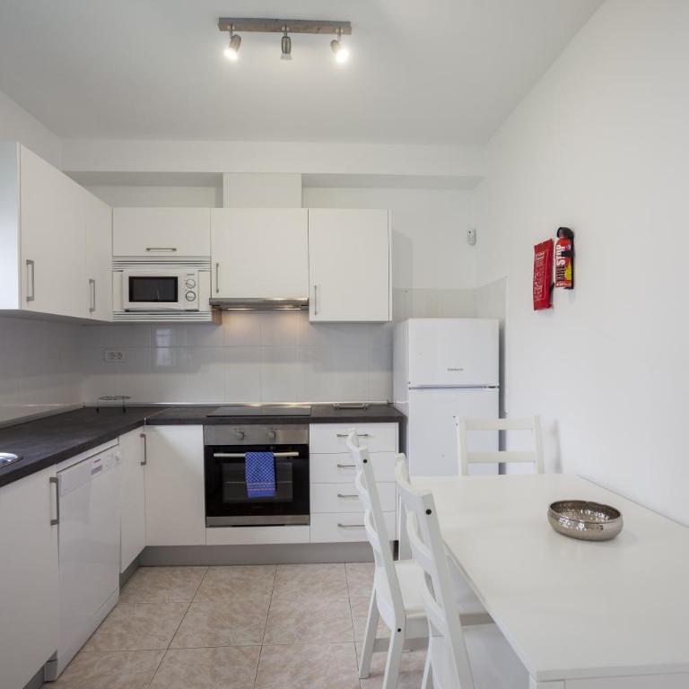 Galera Beach Boutique Art Villas with Private Pools, Free Wifi & BBQ, Corralejo by Amazzzing Travel - Villa privada - 14