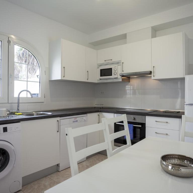 Galera Beach Boutique Art Villas with Private Pools, Free Wifi & BBQ, Corralejo by Amazzzing Travel - Villa privada - 13