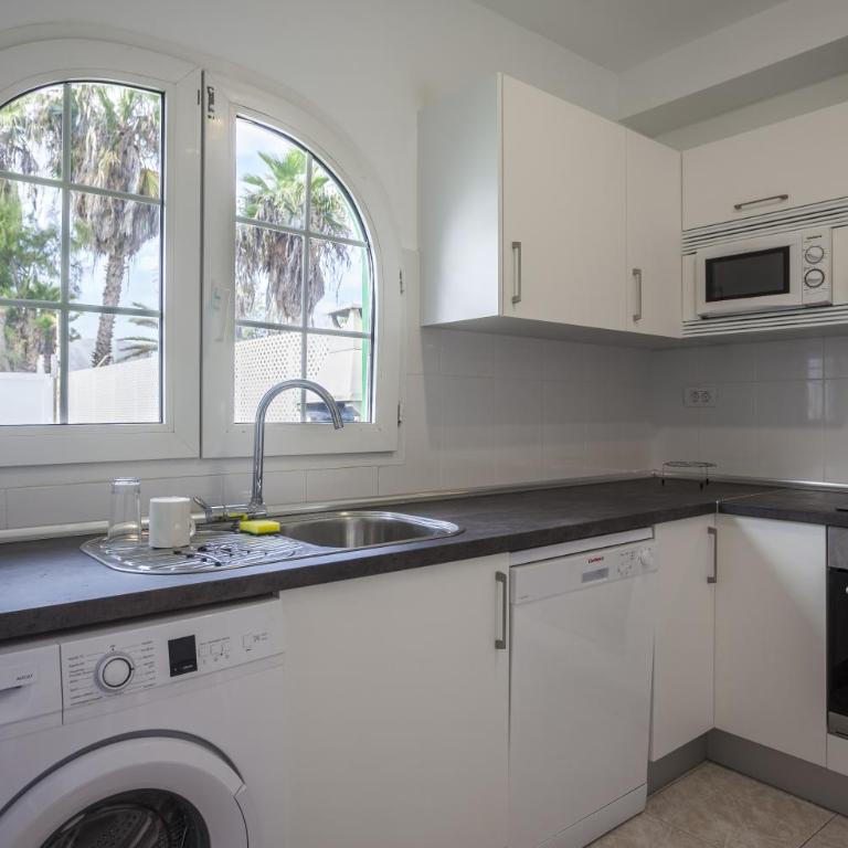 Galera Beach Boutique Art Villas with Private Pools, Free Wifi & BBQ, Corralejo by Amazzzing Travel - Villa privada - 15
