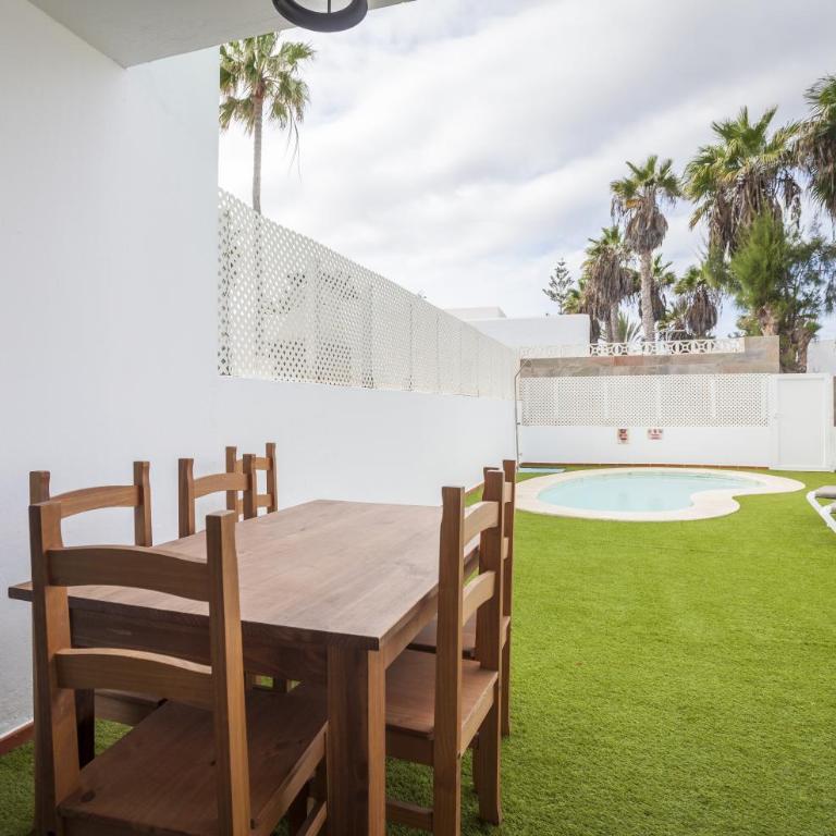 Galera Beach Boutique Art Villas with Private Pools, Free Wifi & BBQ, Corralejo by Amazzzing Travel - Villa privada - 17