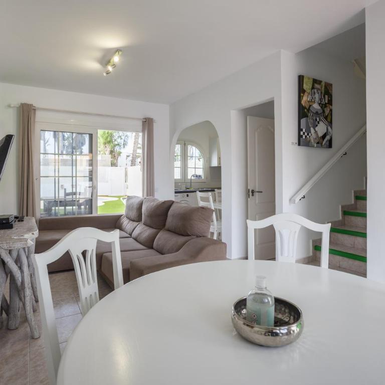 Galera Beach Boutique Art Villas with Private Pools, Free Wifi & BBQ, Corralejo by Amazzzing Travel - Villa privada - 6