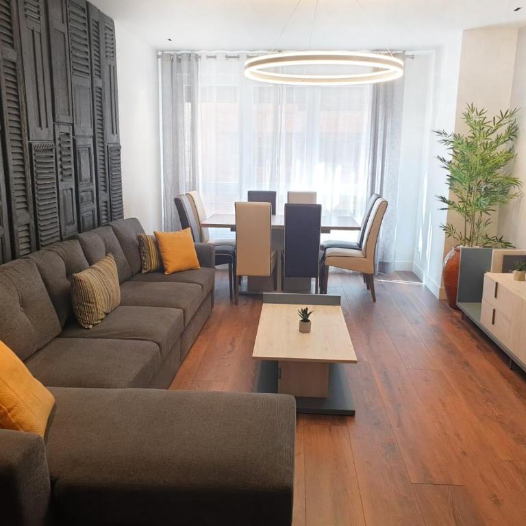 San Antón Piso de lujo centro con Aire ac by Apartamentos Logrono - Apartamento de 3 dormitorios - 1