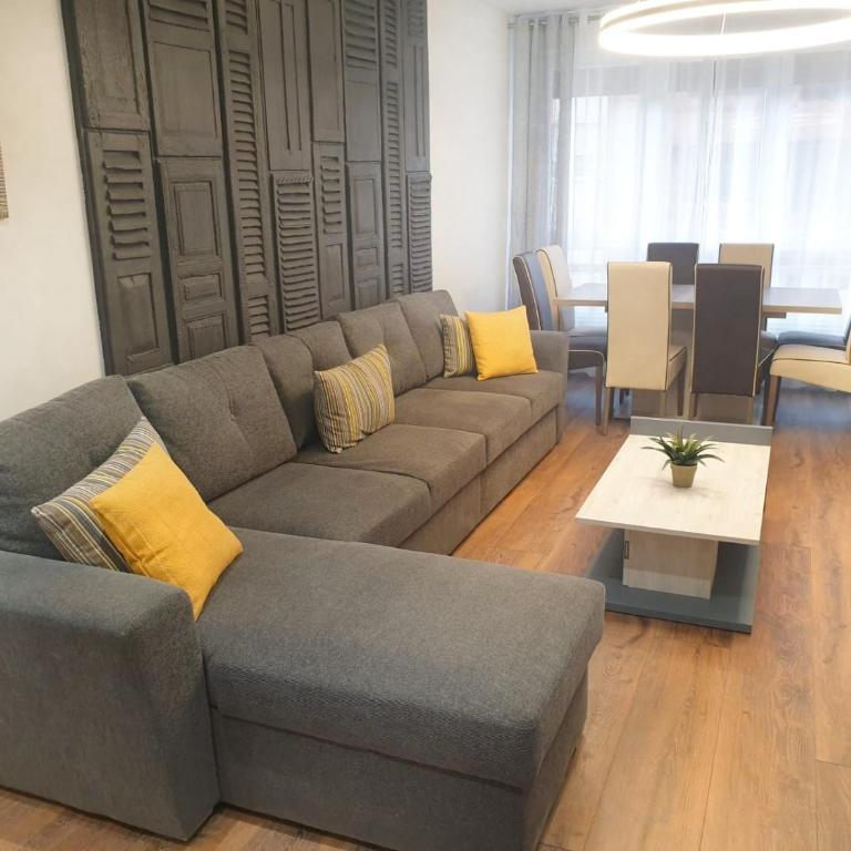 San Antón Piso de lujo centro con Aire ac by Apartamentos Logrono - Apartamento de 3 dormitorios - 2