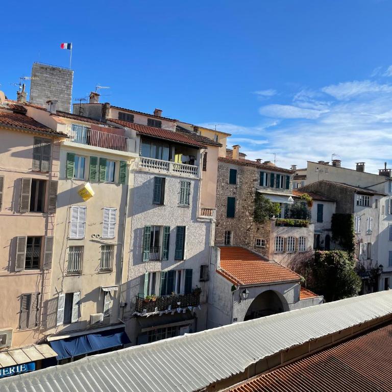 Nice Renting - MASSENA - LOFT - HEART of VIEIL ANTIBES - THE MARKET WITH SEA VIEW - Appartement 1 Chambre - 17