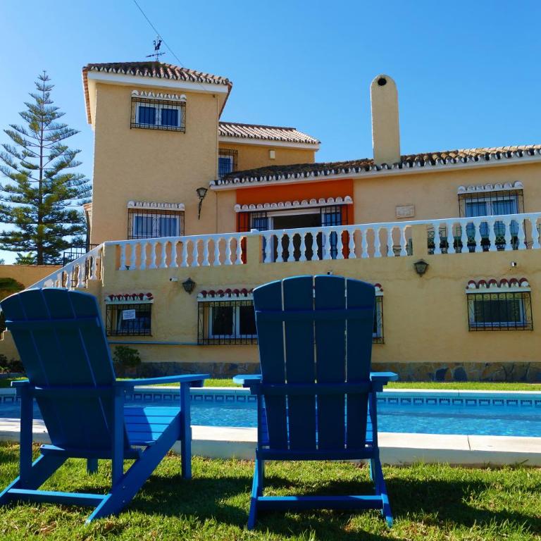 Casa de los Limones by Michael FAMILY VILLA NEAR PUERTO MARINA - Five-Bedroom House - 12