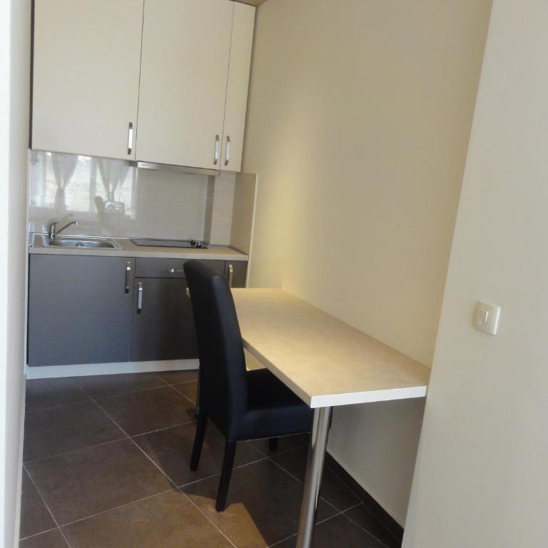 The Old Town Viewpoint Apartments - Studio - 11