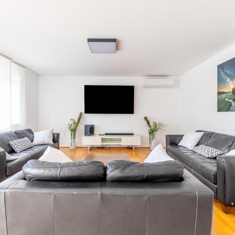 Kaprun Biggest Chalet Helen - 5 Bedrooms, 7 Bathrooms, Air Condition - Haus mit 5 Schlafzimmern - 8
