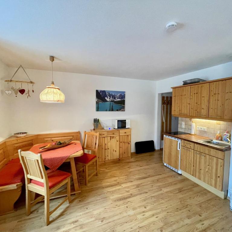 FeWo Auszeit - Apartment with Balcony - 2