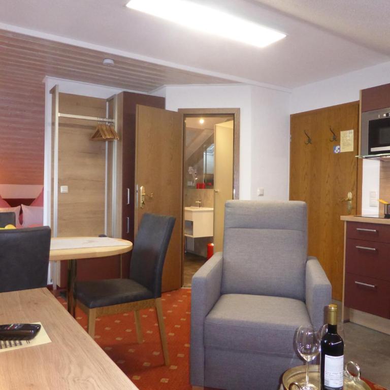 Ferienhotel Silberdistel garni - Doppelzimmer mit Balkon - 8