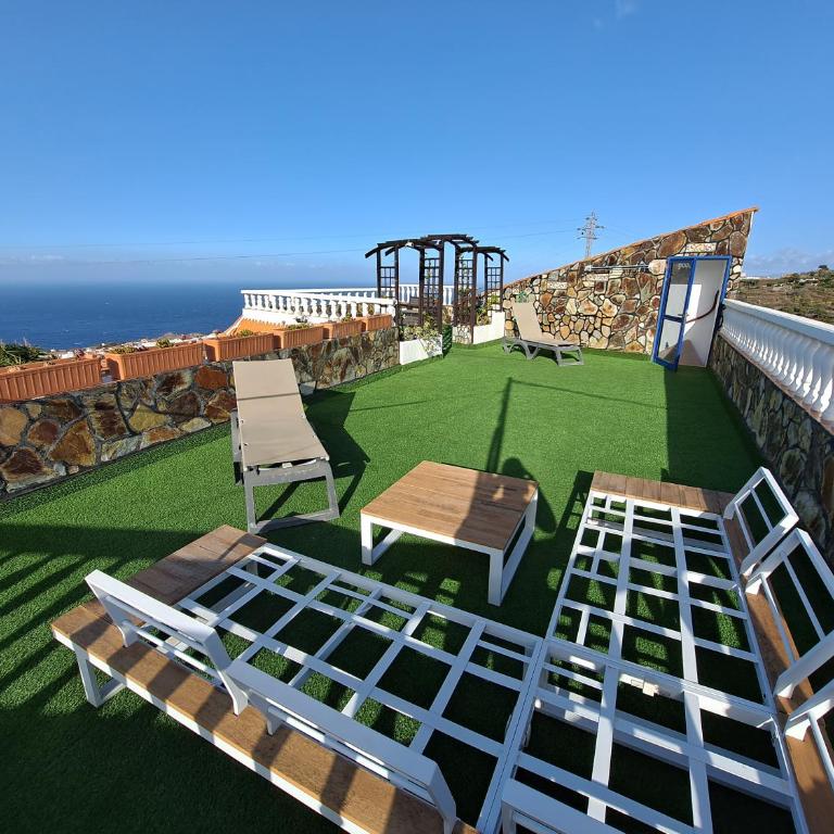 Tenerife apartment 100m2 CASA DE DON QUIJOTE with a terrace of 100m2 with a view of the ocean and Teide volcano and a garden of 600m2 - Two-Bedroom Apartment - 4