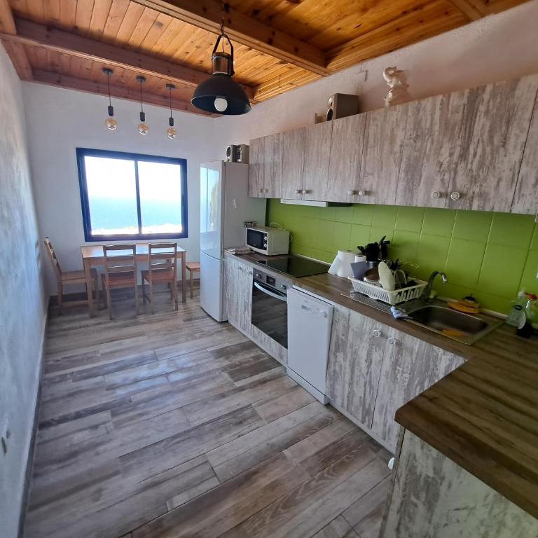 Tenerife apartment 100m2 CASA DE DON QUIJOTE with a terrace of 100m2 with a view of the ocean and Teide volcano and a garden of 600m2 - Two-Bedroom Apartment - 12