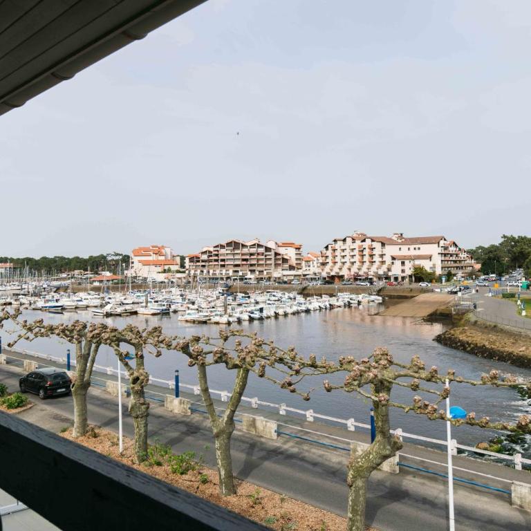 Cit'Hotel du Cap - Chambre Double avec Balcon - Vue sur Port - 1