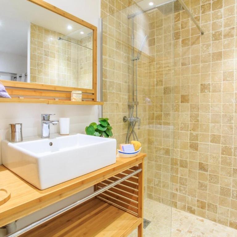 SUD PASSION - Fada Vieux Port - Calme - Linge de qualité - Lit king size - Fibre - Apartment - 38