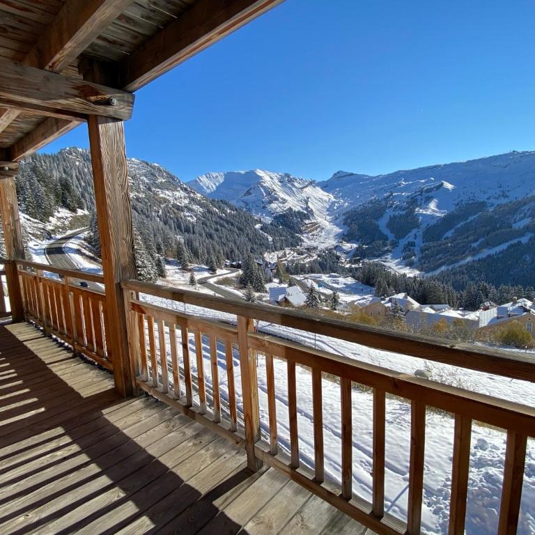 Vue panoramique sur les montagnes plein Sud - T2 Skis aux pieds, Piscine & Spa - Appartement 1 Chambre - 31