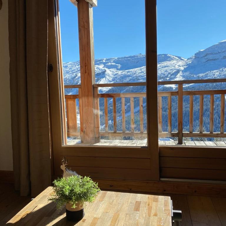 Vue panoramique sur les montagnes plein Sud - T2 Skis aux pieds, Piscine & Spa - Appartement 1 Chambre - 24