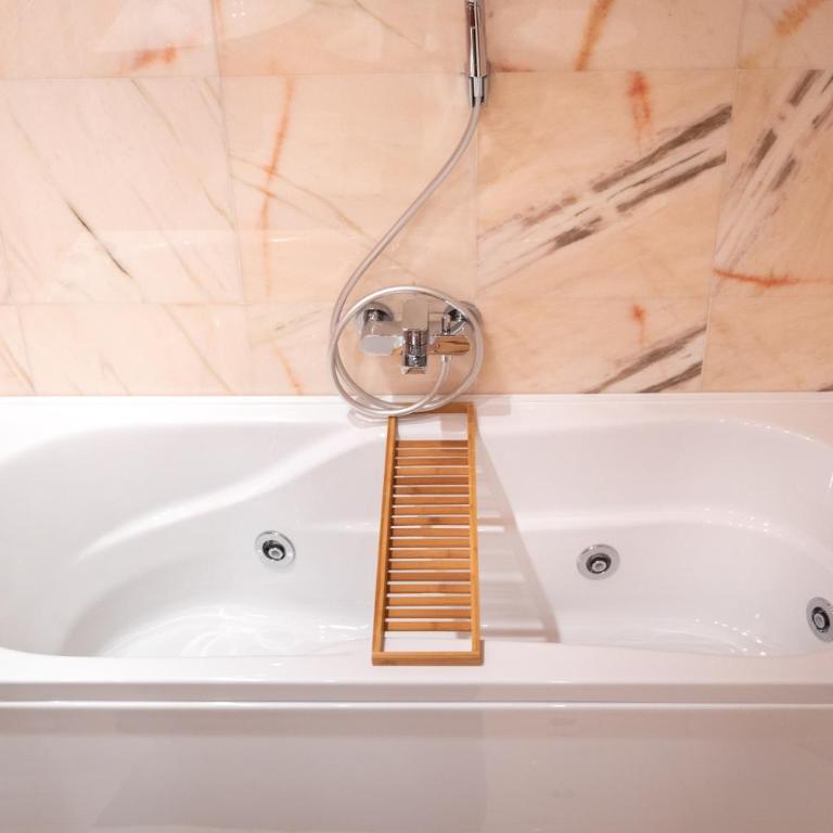 NATALI Luxury suites - Soba sa king-sajz krevetom i spa kadom - 12