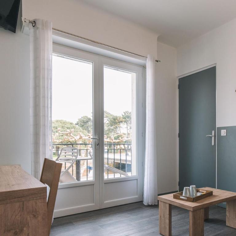Cit'Hotel du Cap - Chambre Double Confort avec Balcon - Vue sur Port - 5
