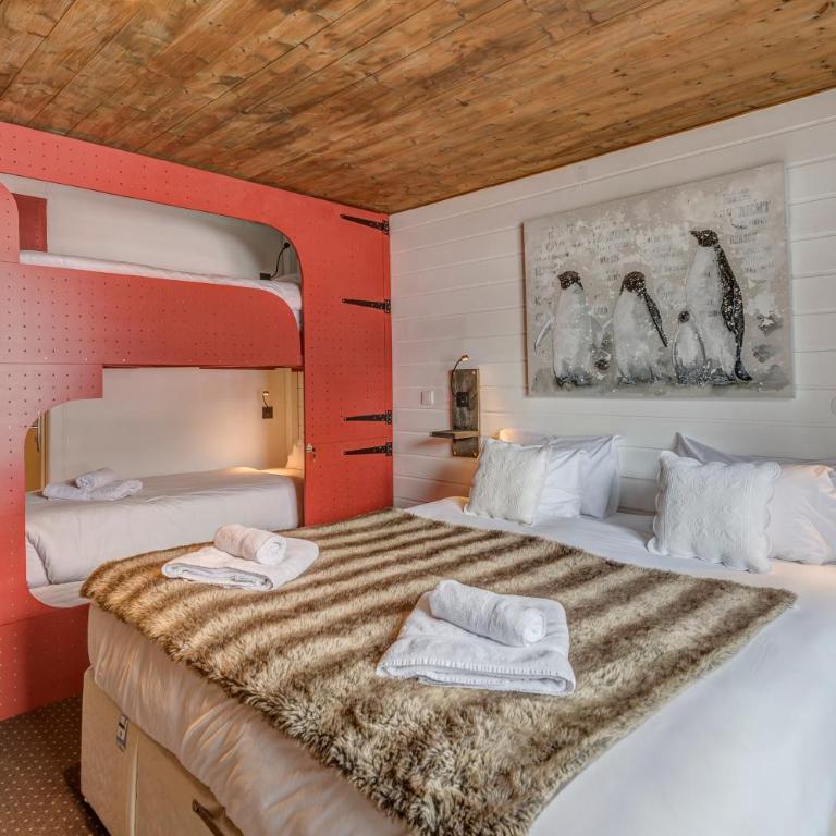 Hôtel La Chaumière - Chambre Familiale (2 Adultes + 2 Enfants) - Petit-Déjeuner Gratuit - 3