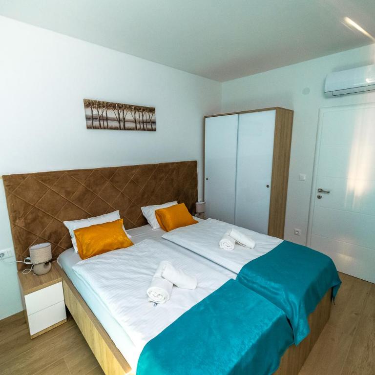 Villa Nera - Etwa - Three-Bedroom Villa - 33