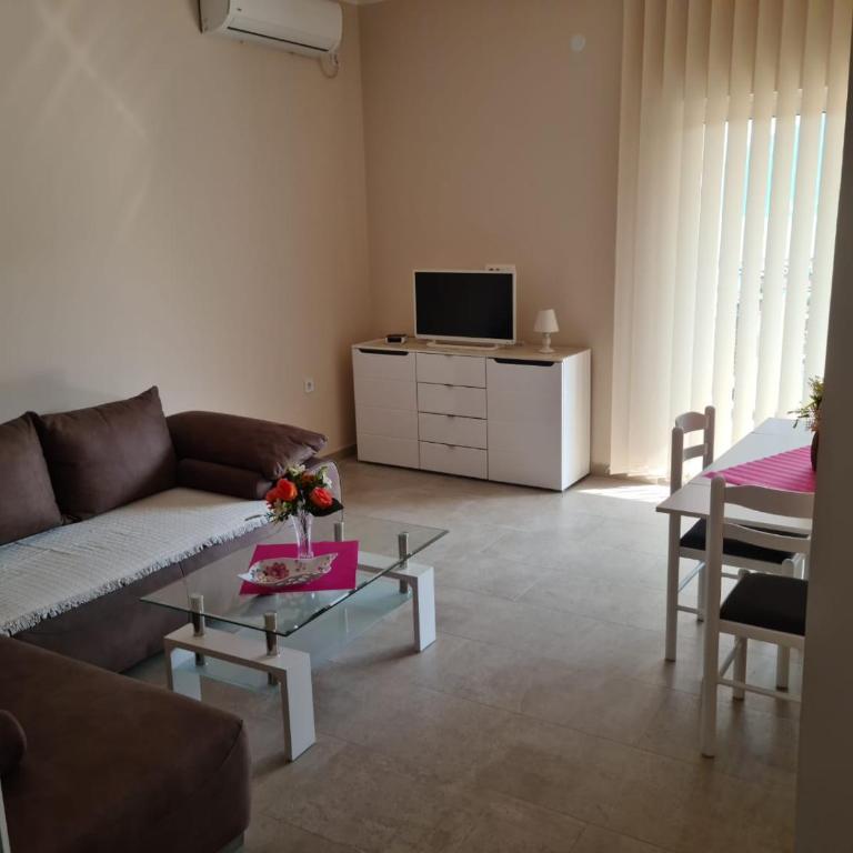 Apartmani Niksic - One-Bedroom Apartment with Sea View and Balcony - 2