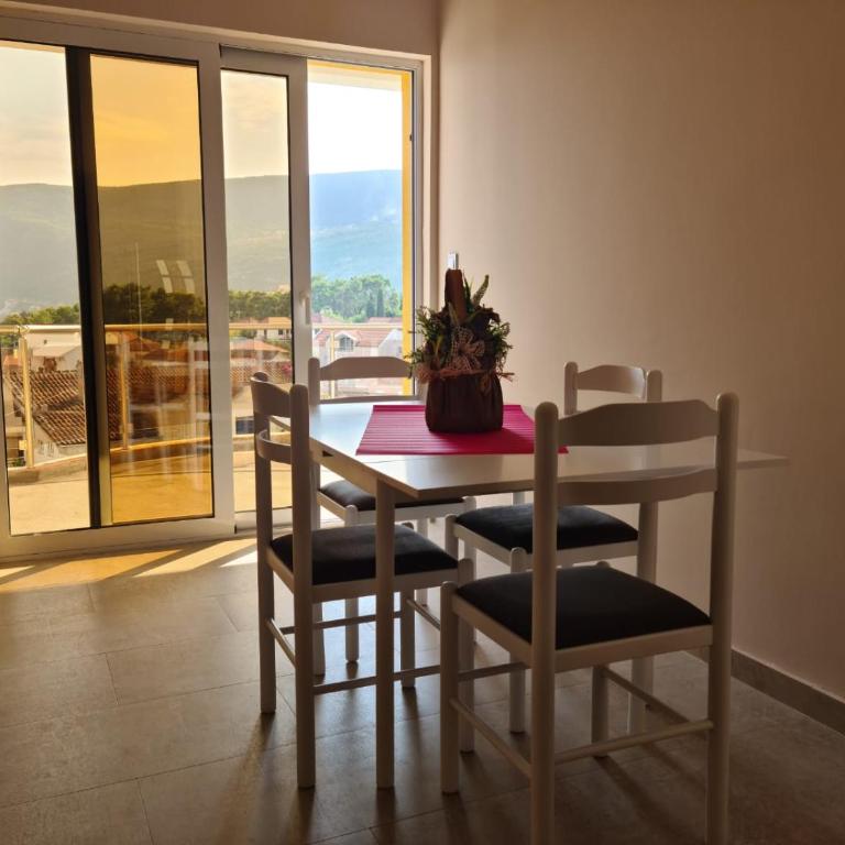 Apartmani Niksic - One-Bedroom Apartment with Sea View and Balcony - 8