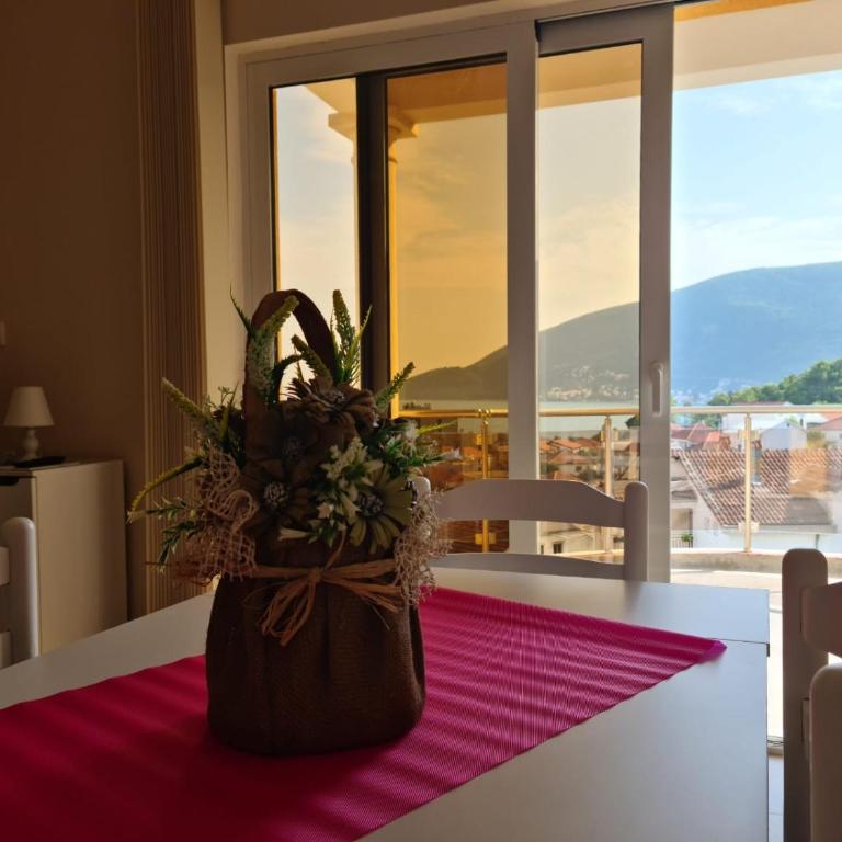 Apartmani Niksic - One-Bedroom Apartment with Sea View and Balcony - 9