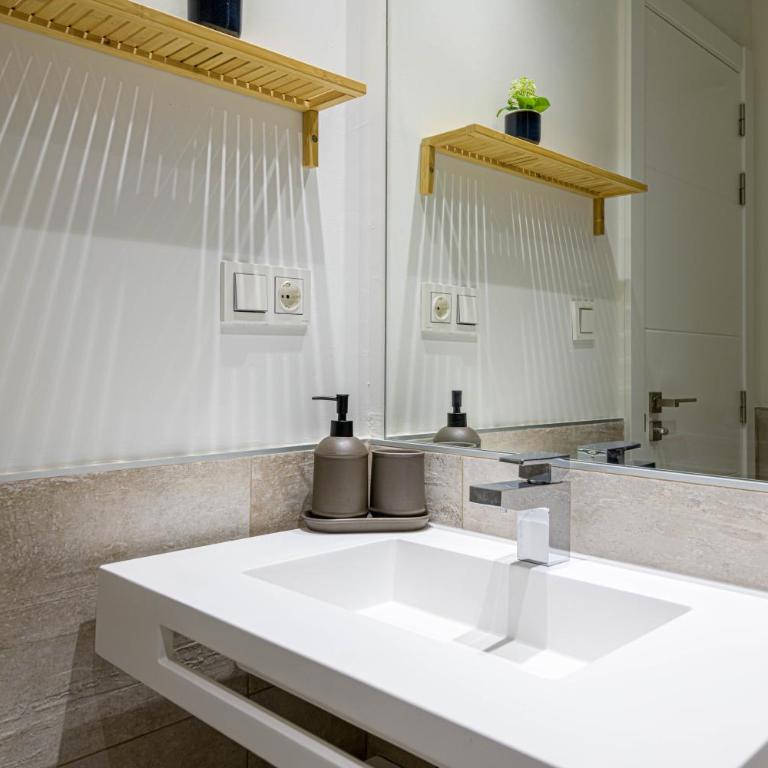 WintowinRentals Plaza del Teatro Malaga Historic Center & free parking - Apartamento de 3 dormitorios - 51