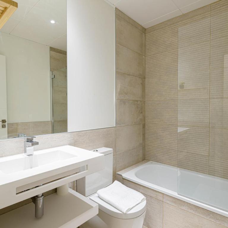 WintowinRentals Plaza del Teatro Malaga Historic Center & free parking - Apartamento de 3 dormitorios - 53