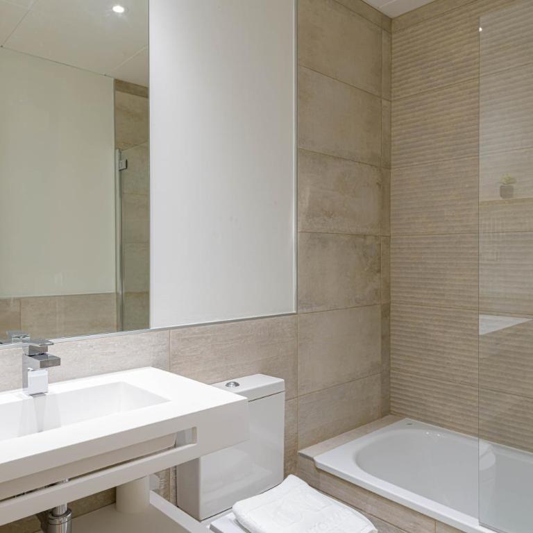 WintowinRentals Plaza del Teatro Malaga Historic Center & free parking - Apartamento de 3 dormitorios - 54