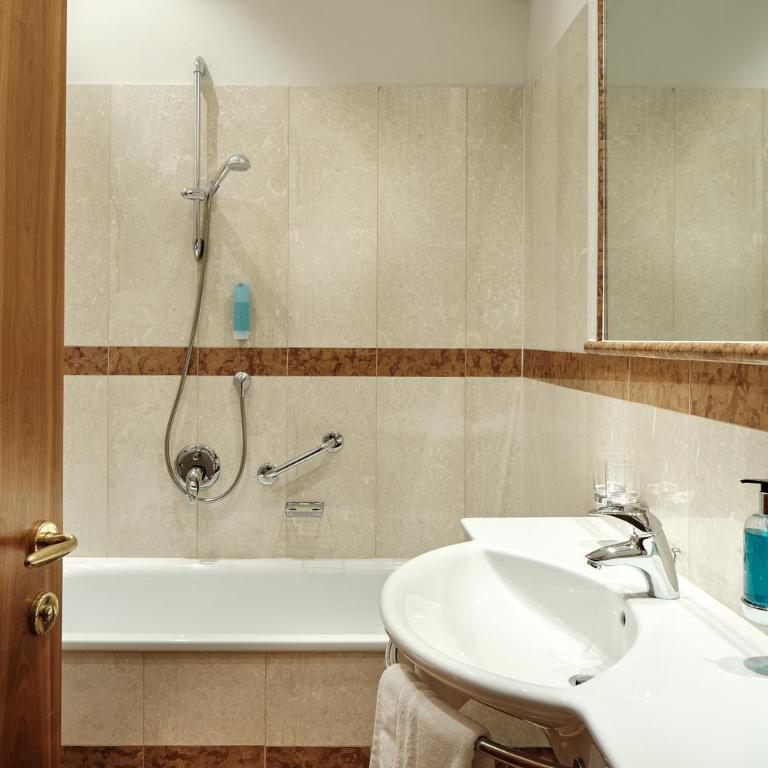 Windsor Merano Hotel & Suites - Junior Suite con Vista Piscina - 1