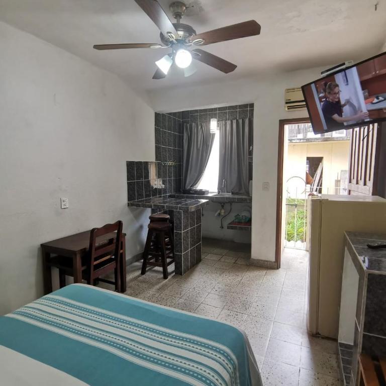 Hotel Hortencia - Deluxe Room - 7