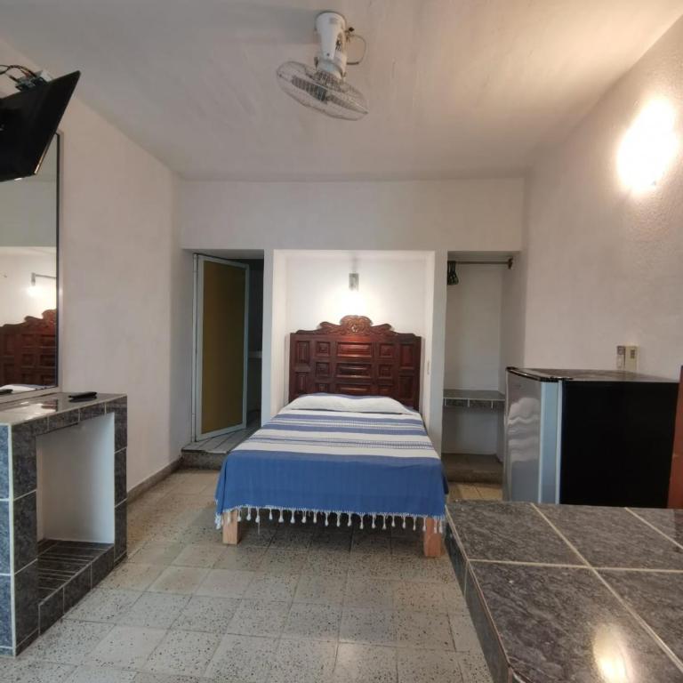 Hotel Hortencia - Deluxe Room - 11