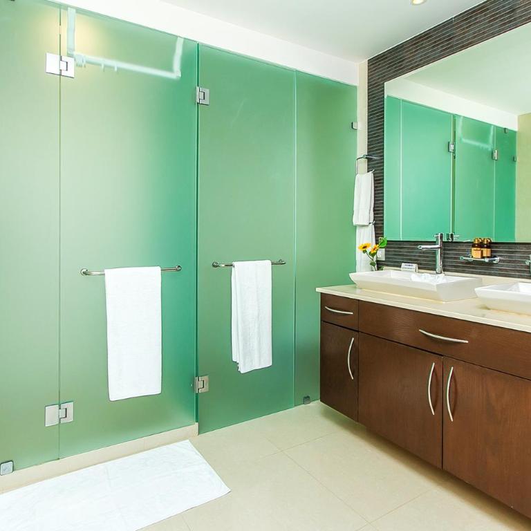 Luxury Condos at Mareazul Beachfront Complex with Resort-Style Amenities - Apartamento con vistas al mar - 17