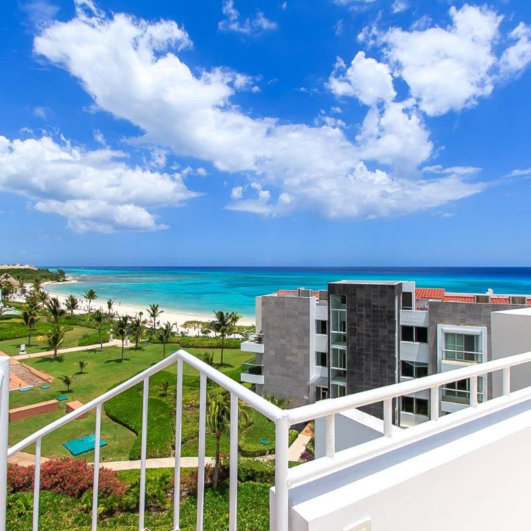 Luxury Condos at Mareazul Beachfront Complex with Resort-Style Amenities - Apartamento con vistas al mar - 10