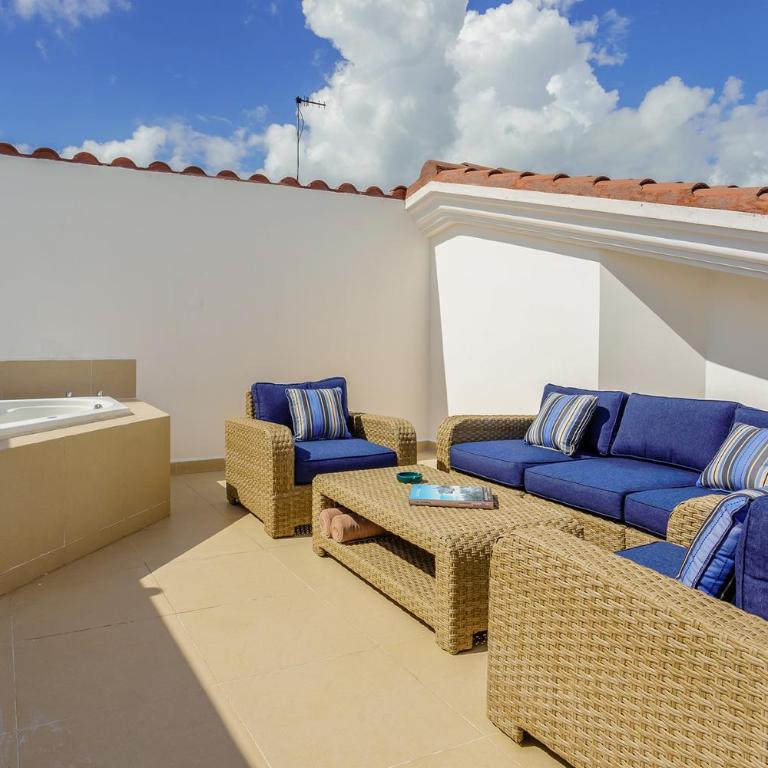 Luxury Condos at Mareazul Beachfront Complex with Resort-Style Amenities - Apartamento con vistas al mar - 18